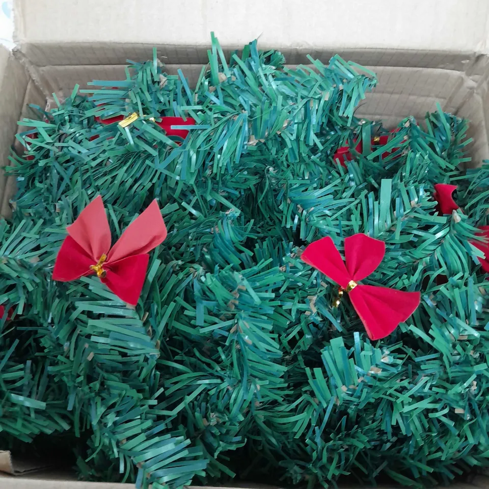 DECORATIVE FLORAL CHRISTMAS GARLAND