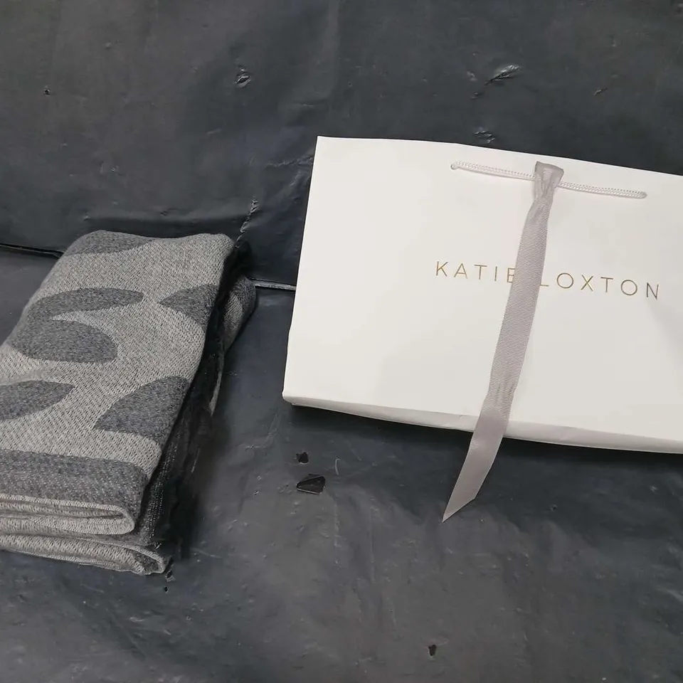 KATIE LOXTON GREY BLANKET SCARF WITH BAG 