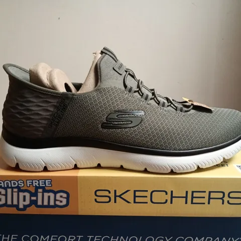 BOXED PAIR OF SKECHERS SLIP-INS HANDS FREE TRAINERS β MENβS UK 11