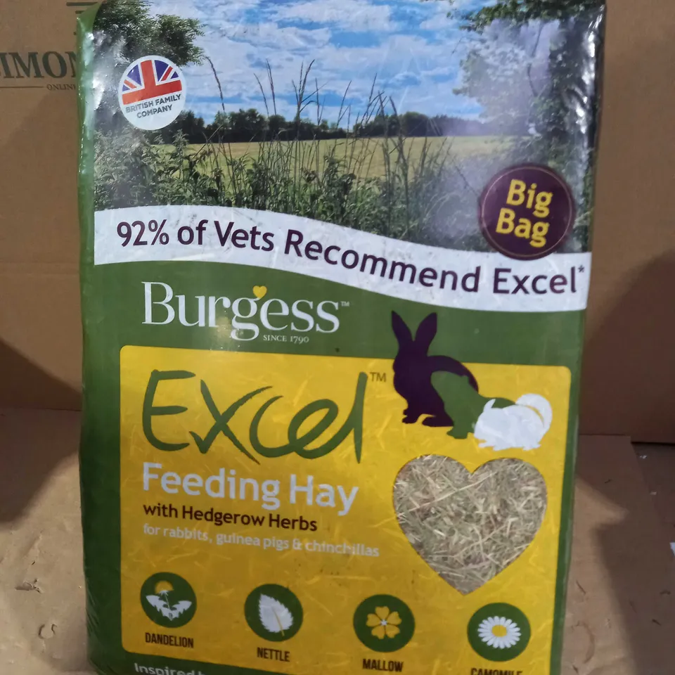 BURGESS EXCEL FEEDING HAY WITH HEDGEROW HERBS