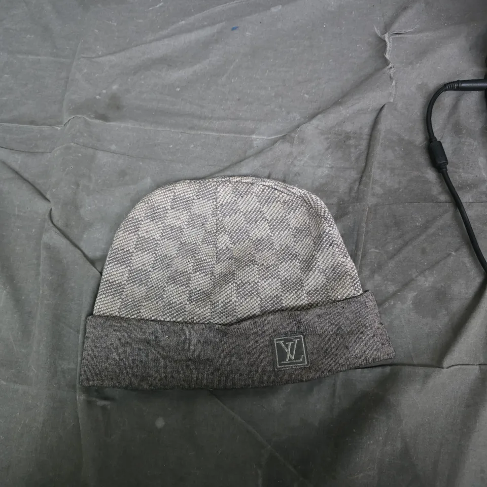 LOUIS VUITTON KNIT BEANIE HAT – GREY HOUNDSTOOTH, LV PATCH