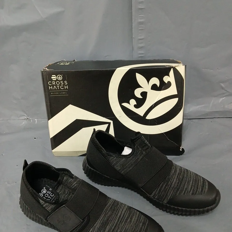 BOXED PAIR OF CROSSHATCH OPHIUCHI TRAINER BLACK UK 9