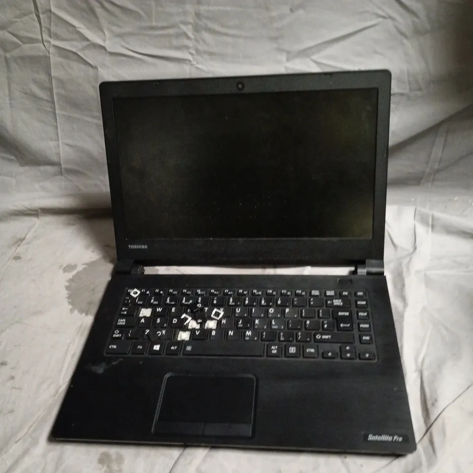 TOSHIBA SATELLITE PRO R40-C LAPTOP – KEYBOARD DAMAGED, BLACK