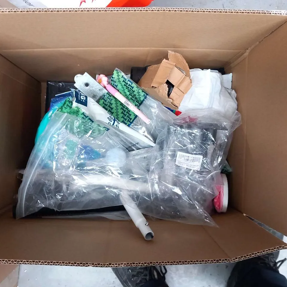 LARGE QUANTITY OF ASSORTED HOUSEHOLD PRODUCTS AND ACCESSORIES TO INCLUDE; BIC HIGHLIGHTER PENS, TIMCO METAL CONSTRUCTION SCREWS, MIMAKI UV INK AND SNAZAROO FACE PAINT PALETTE