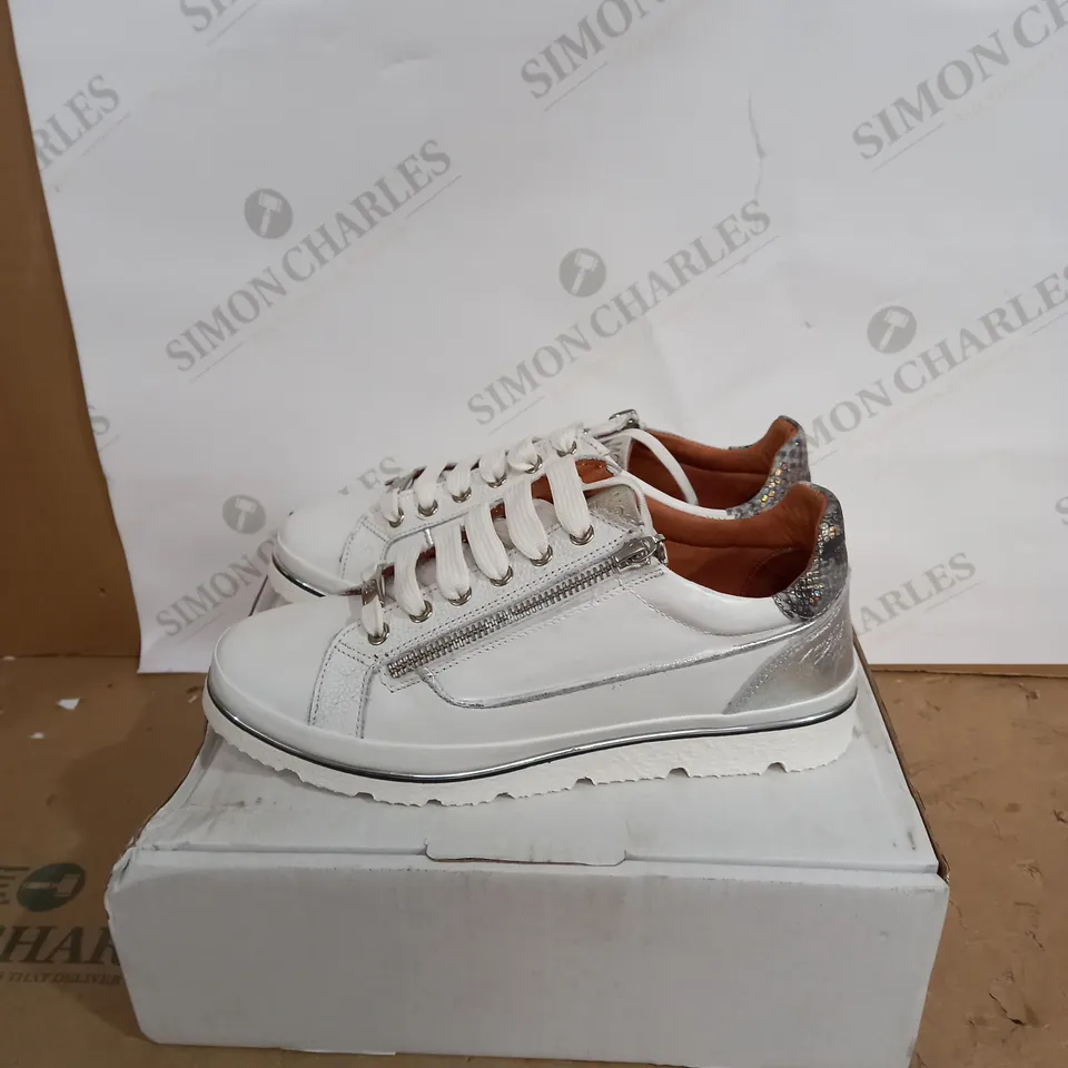 MODA IN PELLE ARIELA WHITE SIZE 6