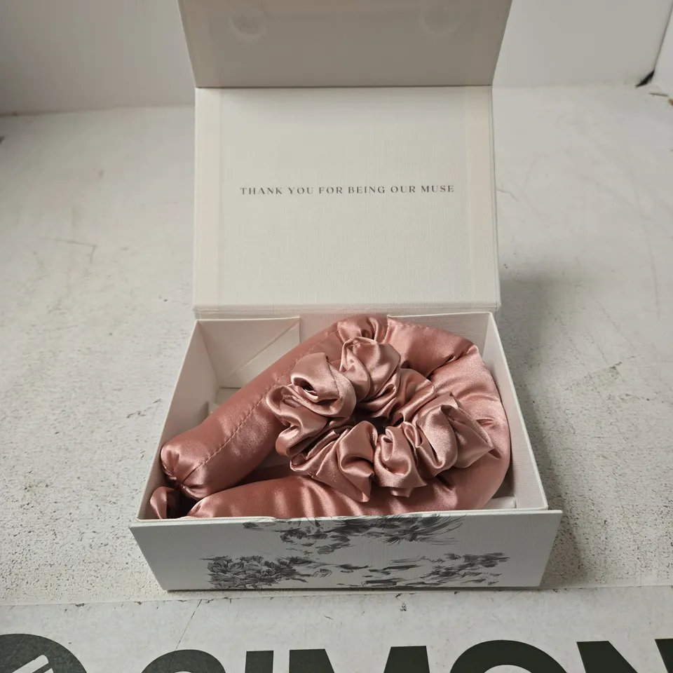 ETERNAL MUSE PINK SATIN HEATLESS CURLER WITH SCRUNCHIE, IN FLORAL GIFT BOX 