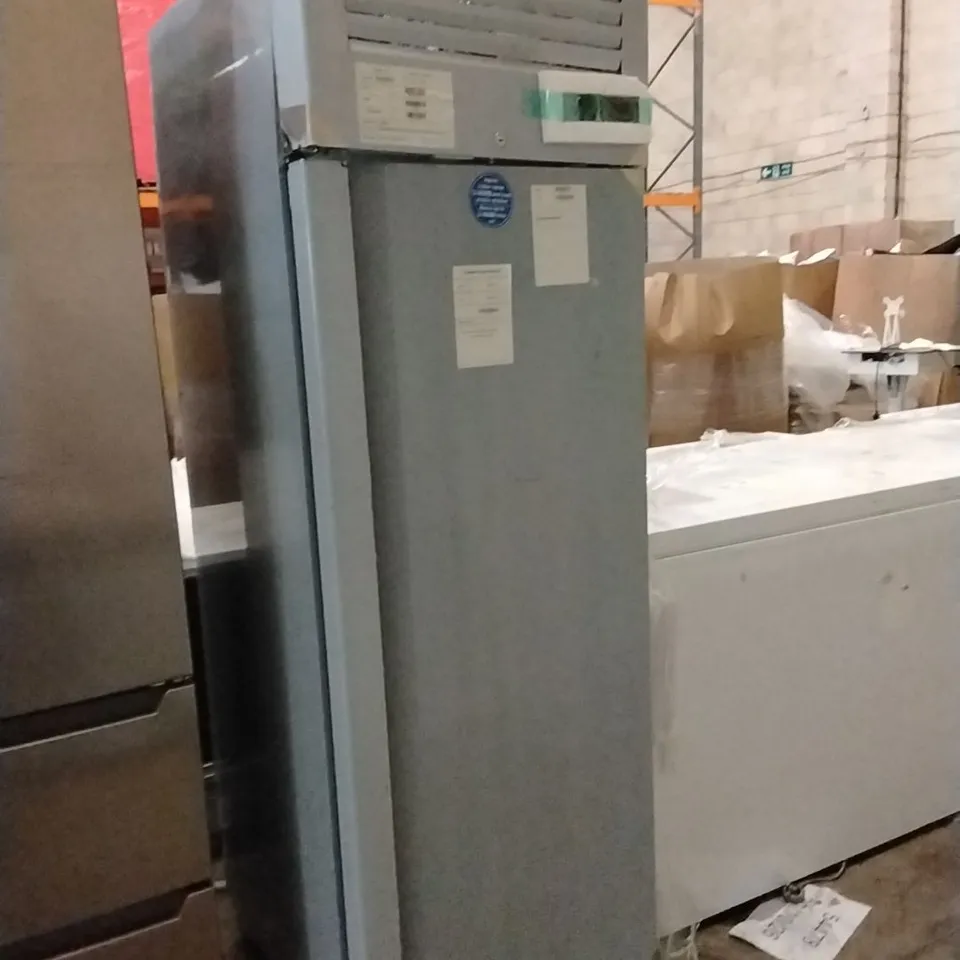 W-221005 - UPRIGHT REFRIGERATED SINGLE DOOR VERTICAL CABINET - 415L (GN600TN)SHARE