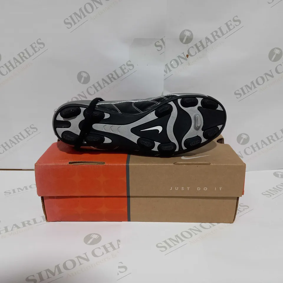 NIKE ULTRA CCEL 2 F.G FOOTBALL BOOTS IN BLACK AND WHITE- UK SIZE 6.5