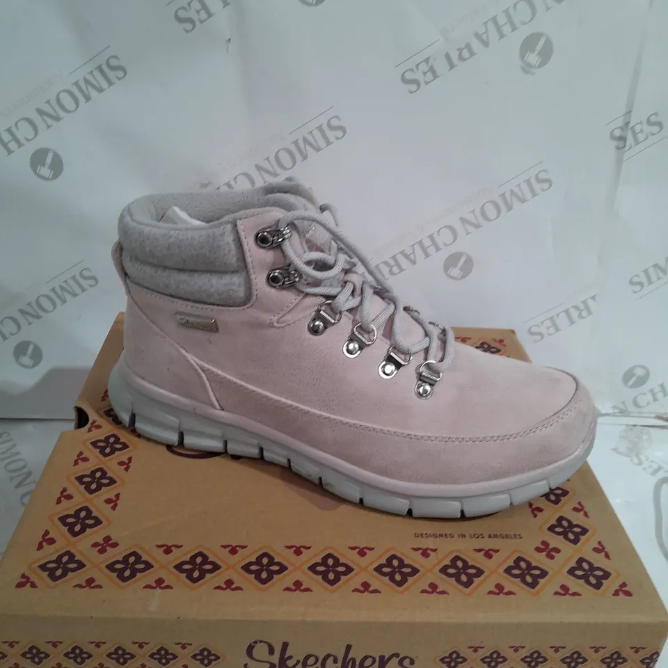 BOXED SKECHERS SYNERGY WARM TECH BOOTS, BLUSH - SIZE 7