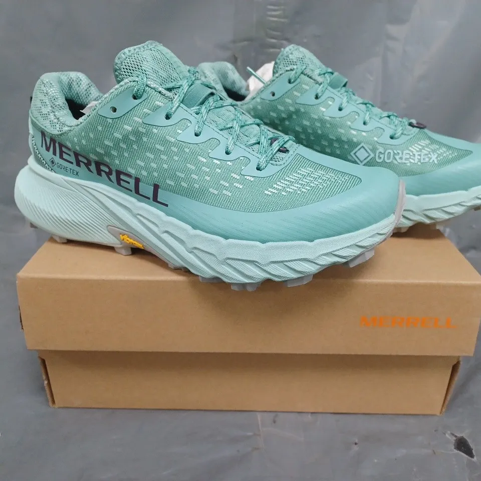 BOXED PAIR OF MERRELL AGILITY PEAK 5 GTX SHOES IN BLUE SIZE UK 3.5