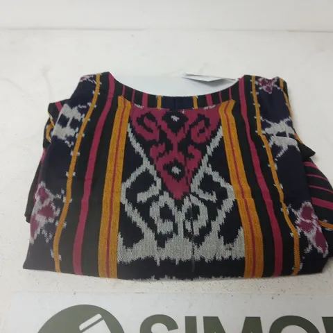 LARGE QUANTITY OF CLOTHING ITEMS