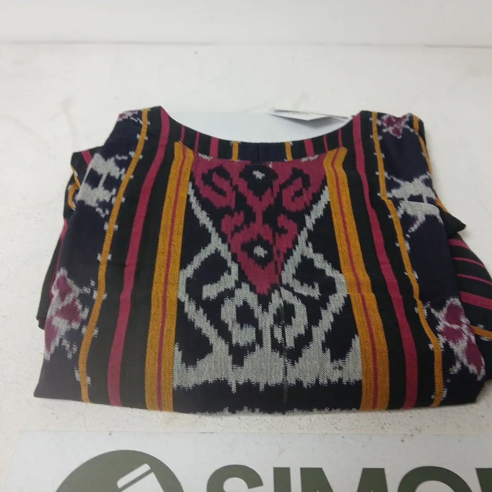 LARGE QUANTITY OF CLOTHING ITEMS 