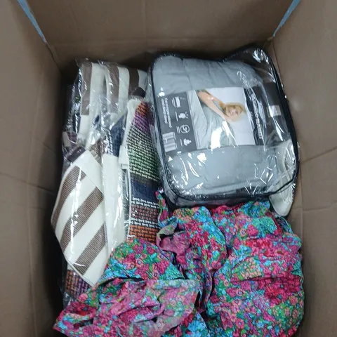 LARGE BOX OF APPROX 15 ASSORTED ITEMS TO INCLUDE WEIGHTED BLANKET, DRESSES AND TOTE BAG