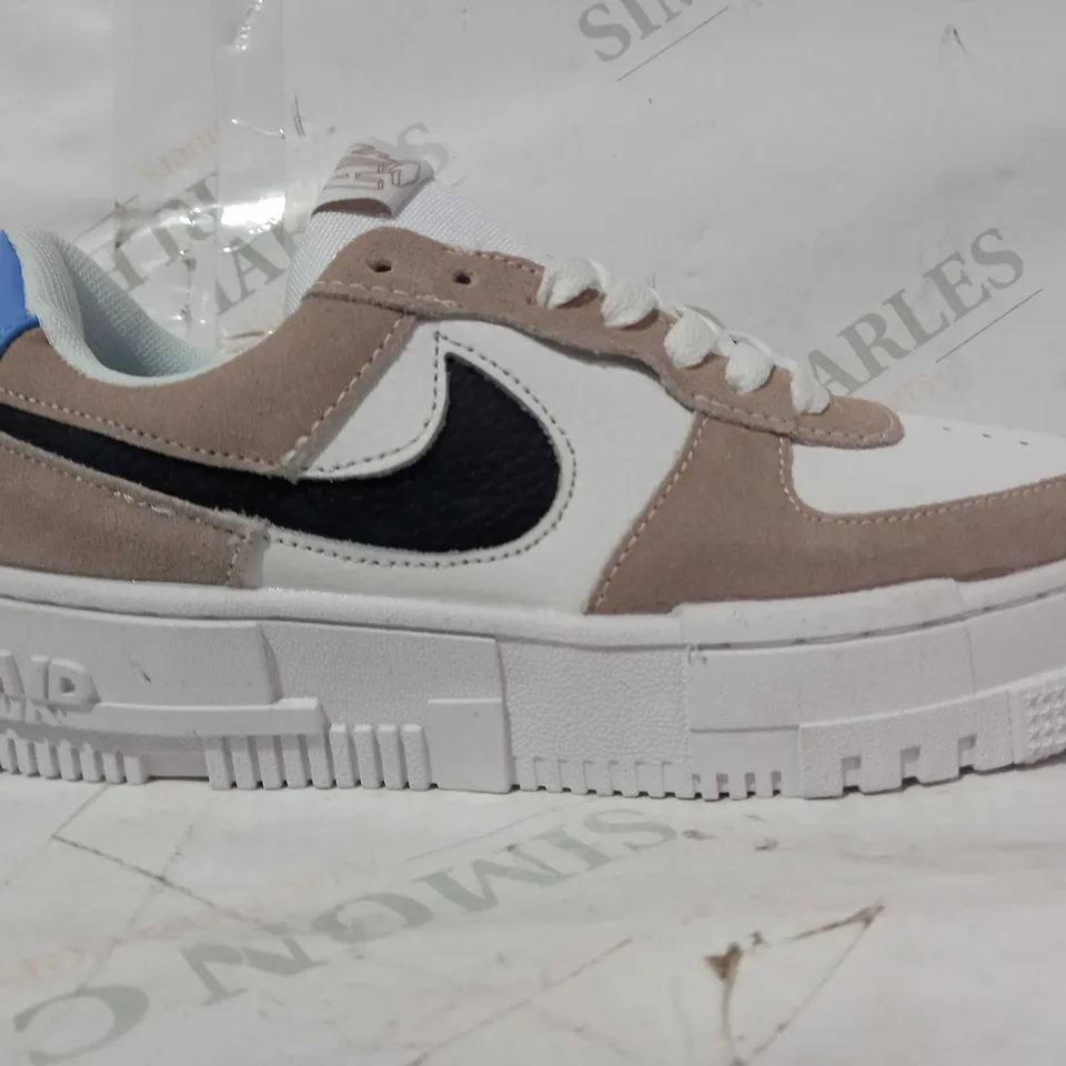 BOXED PAIR OF NIKE AIR SHOES IN CREAM/TAN/BLUE UK SIZE 4.5