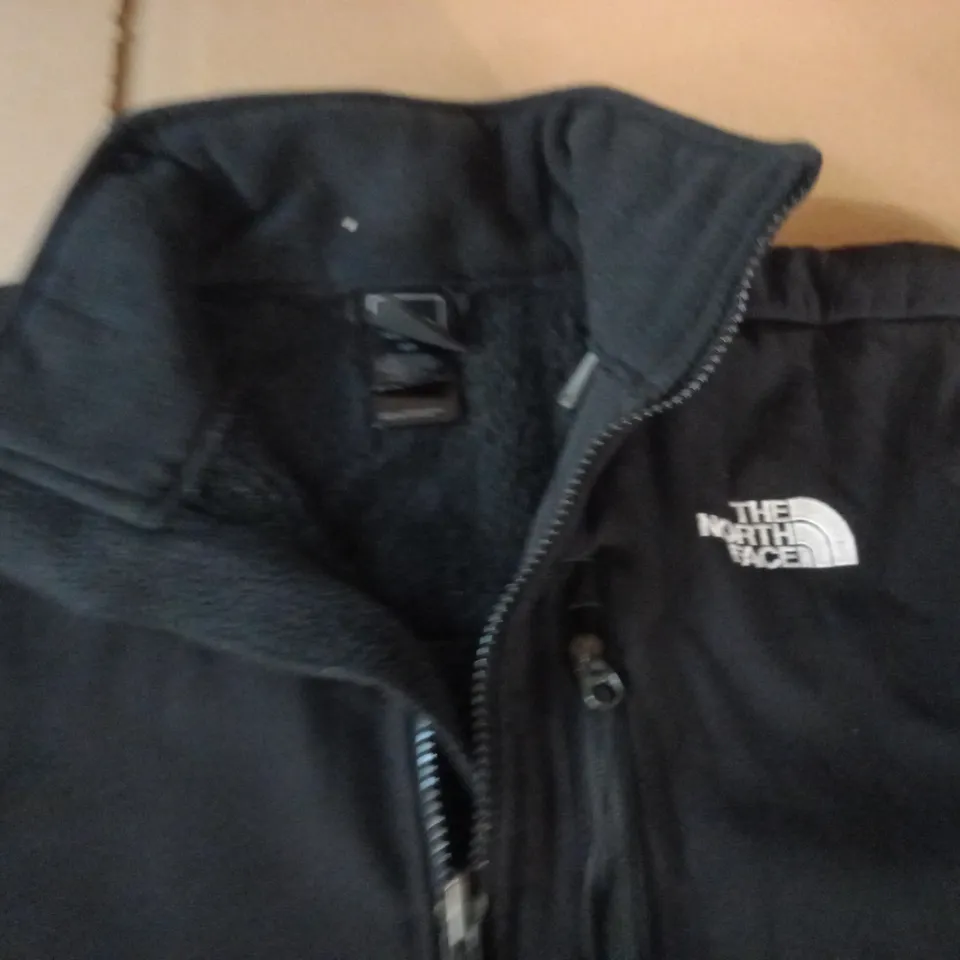 NORTH FACE BLACK ZIP THROUGH JACKET - S/P