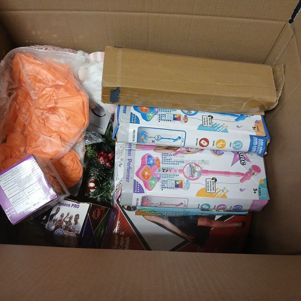 LOT OF ASSORTED TOYS, GAMES AND DRESS UP ITEMS TO INCLUDE WILDLIFE JIGSAW,PARACHUTE GAME AND SUPER HERO CAPE & MASK