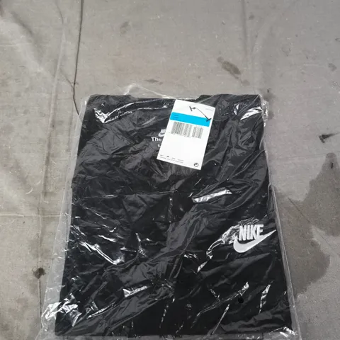 BAGGED NIKE LOGO TEE - SIZE M