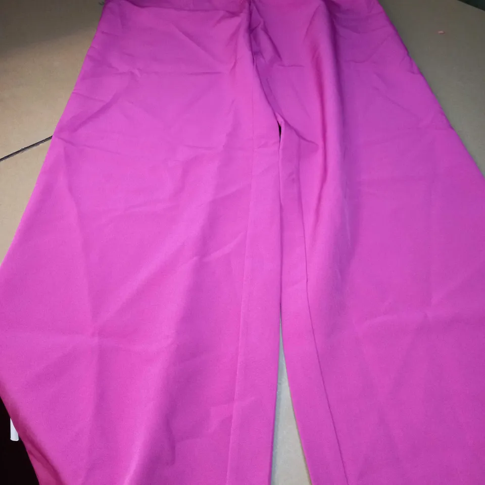 BOOHOO FUCHSIA PLEAT WIDE LEG TAILORED TROUSER - SIZE 8