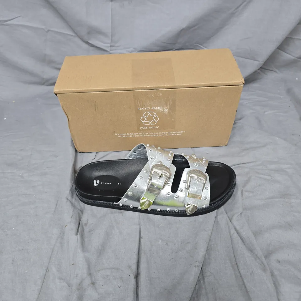  WOMEN'S SILVER STUDDED SANDALS – DOUBLE BUCKLE STRAPS - SIZE UK 7