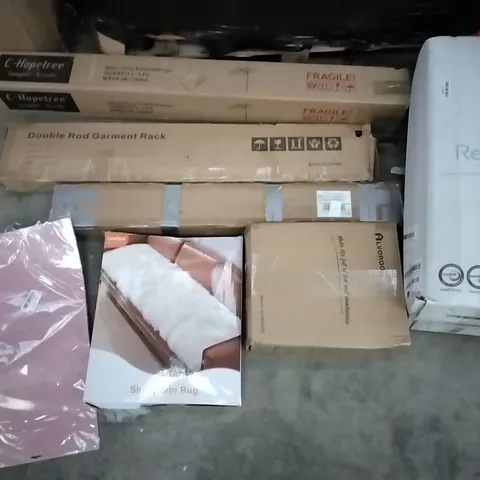 PALLET OF ASSORTED ITEMS INCLUDING DOUBLE ROD GARMENT RACK, C-HOPETREE BEIGE PARASOL, RECCI BEDDING, ALVOROG, BEDEE SHEEPSKIN RUG, 4PCS CUTTING MATS