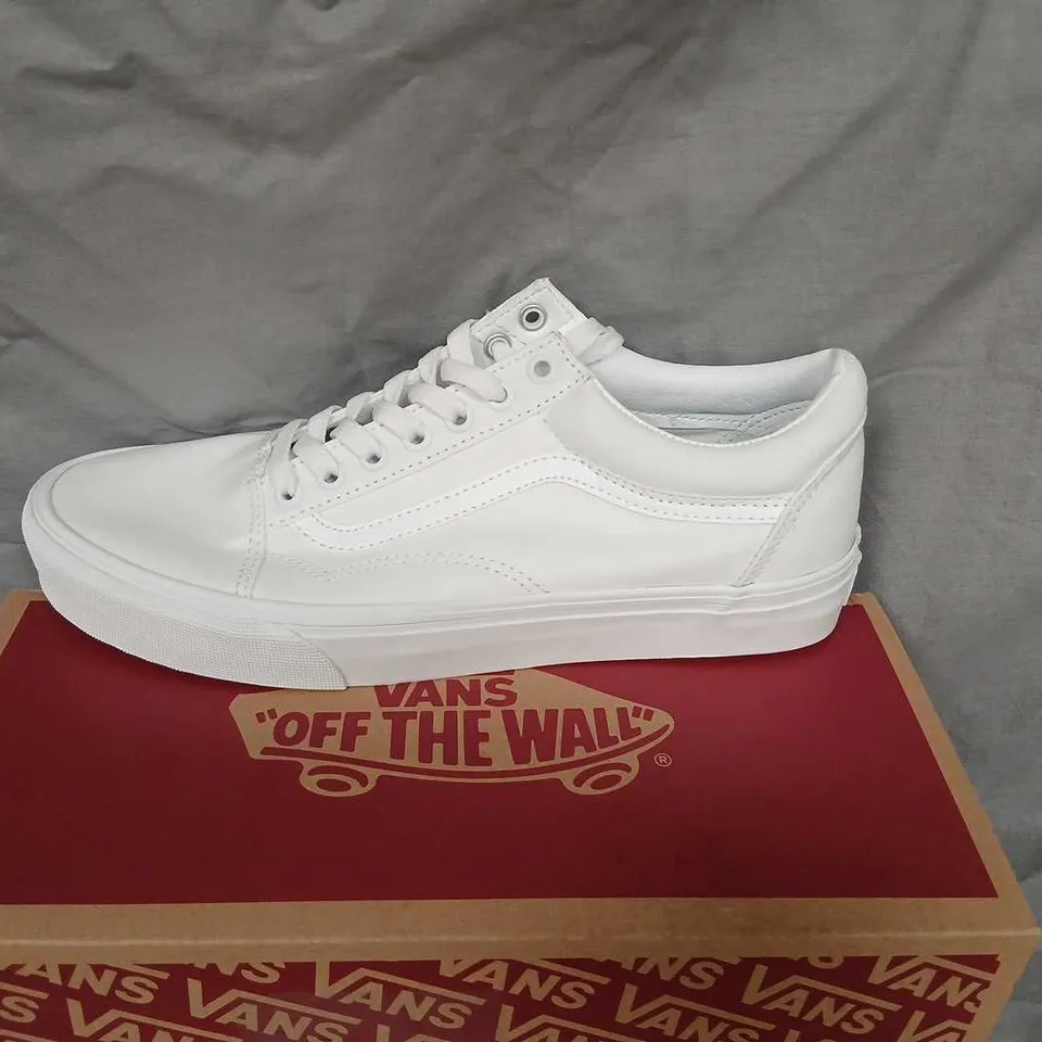 VANS OLD SKOOL WHITE SNEAKERS – UK 8 (US 9, EU 42)