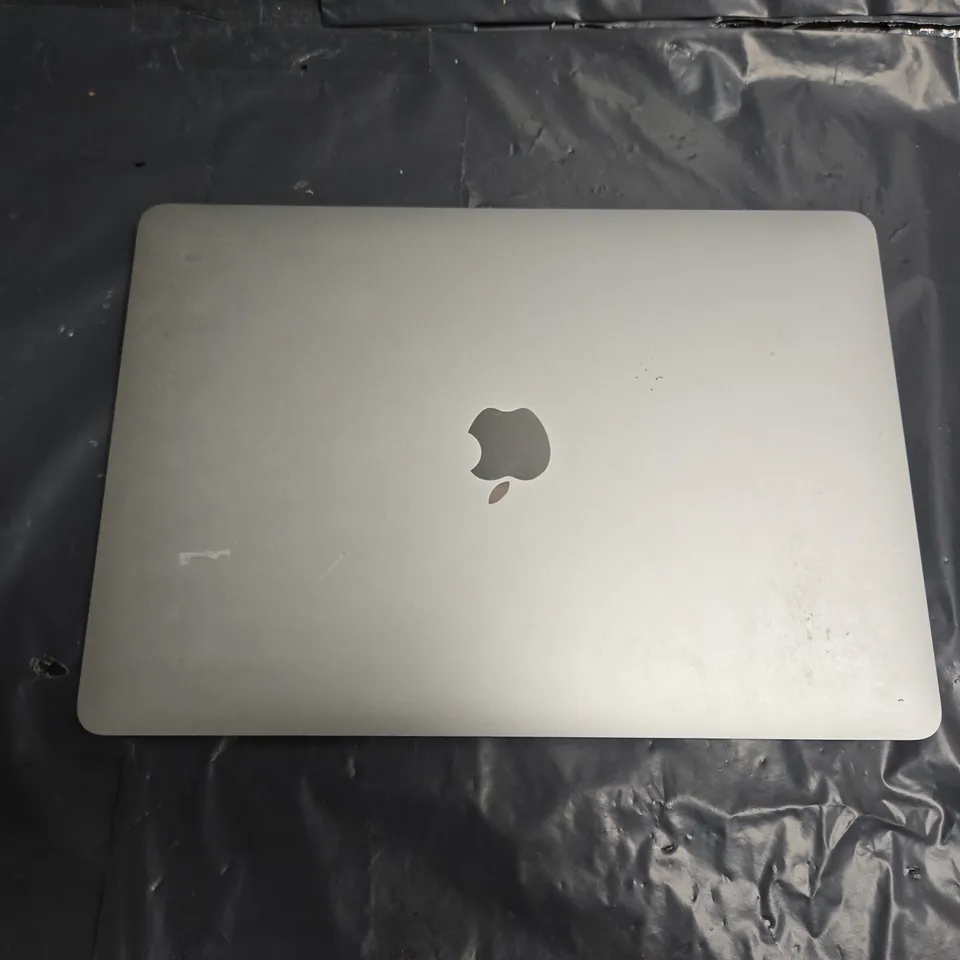 APPLE MACBOOK AIR (A2337)