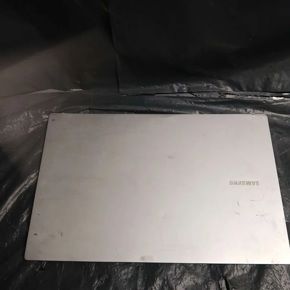 SAMSUNG NP750XED LAPTOP IN SILVER