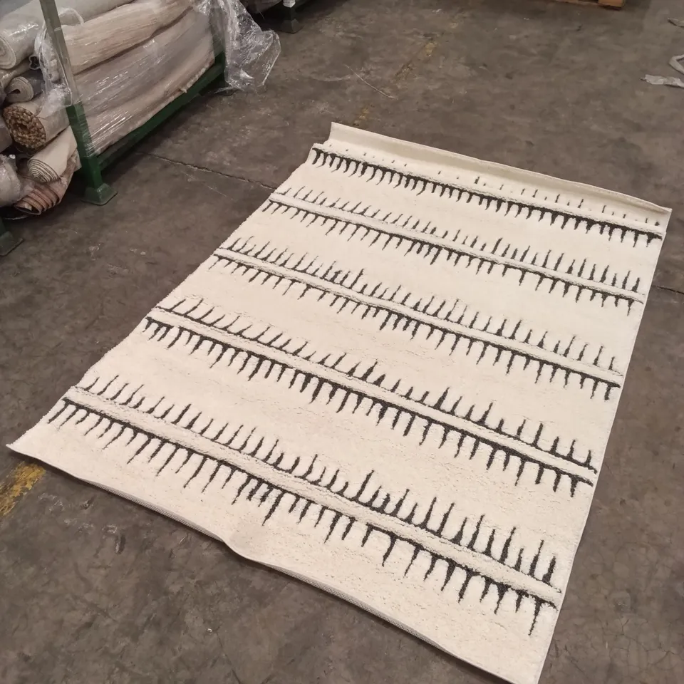 QUALITY DESIGNER AREA RUG - APPROXIMATELY 222CM X 159CM