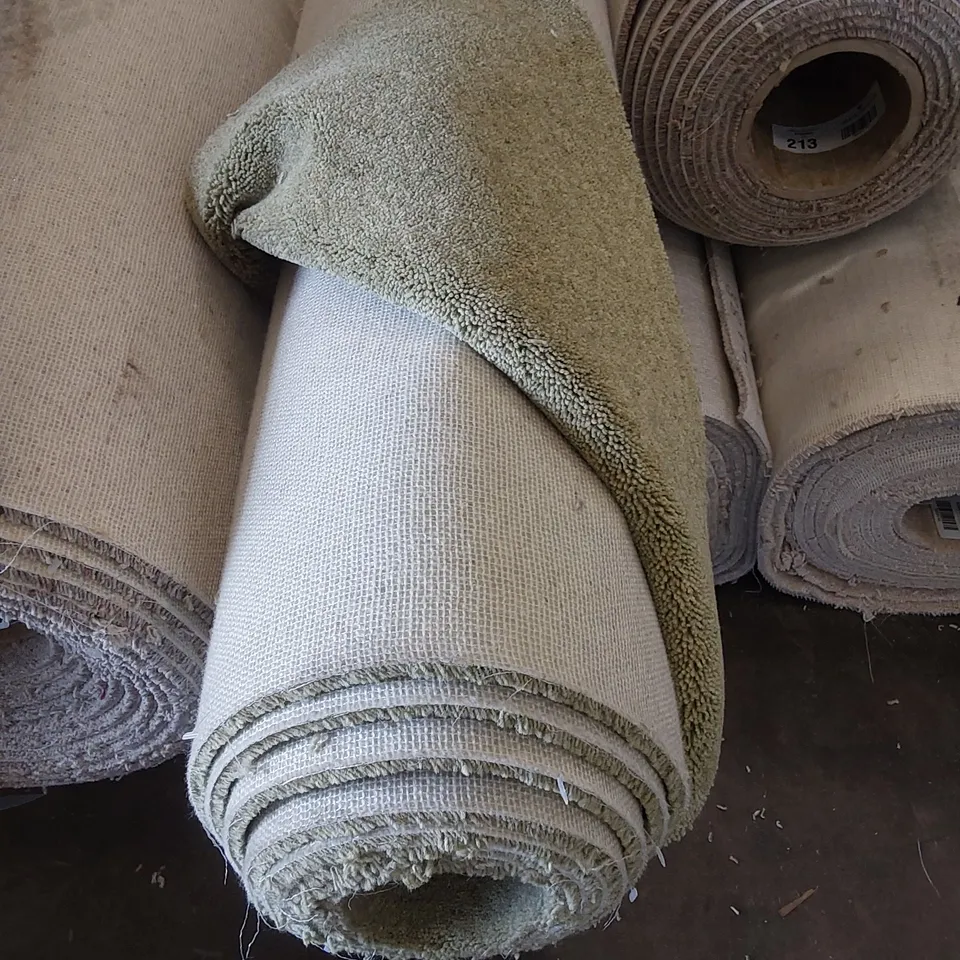 ROLL OF QUALITY ROSEDALE SPAUNTON MOOR CARPET // SIZE: APPROX 4 X 5.02m