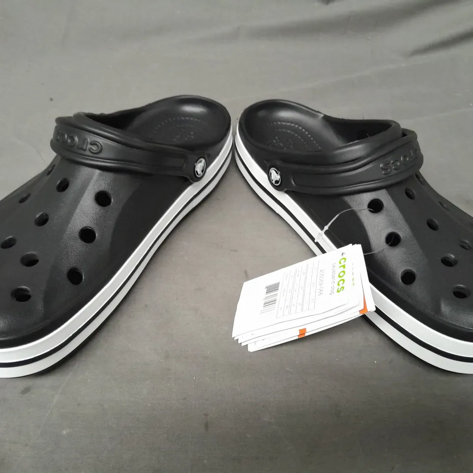 PAIR OF CROCS BAYABAND CLOGS IN BLACK/WHITE UK SIZE M10/W11