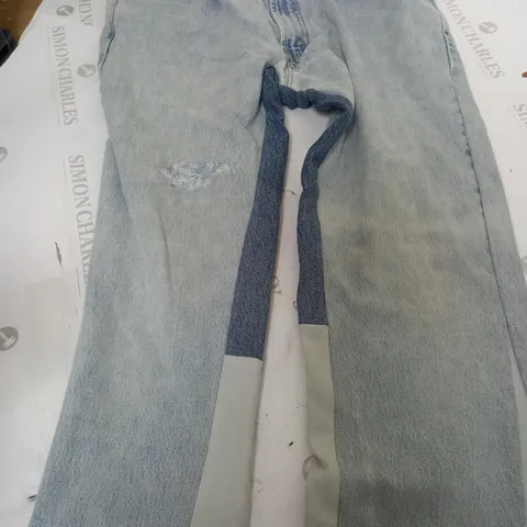 LEVI 505 REGULAR FIT JEANS IN WASHED LIGHT BLUE - W36/L32