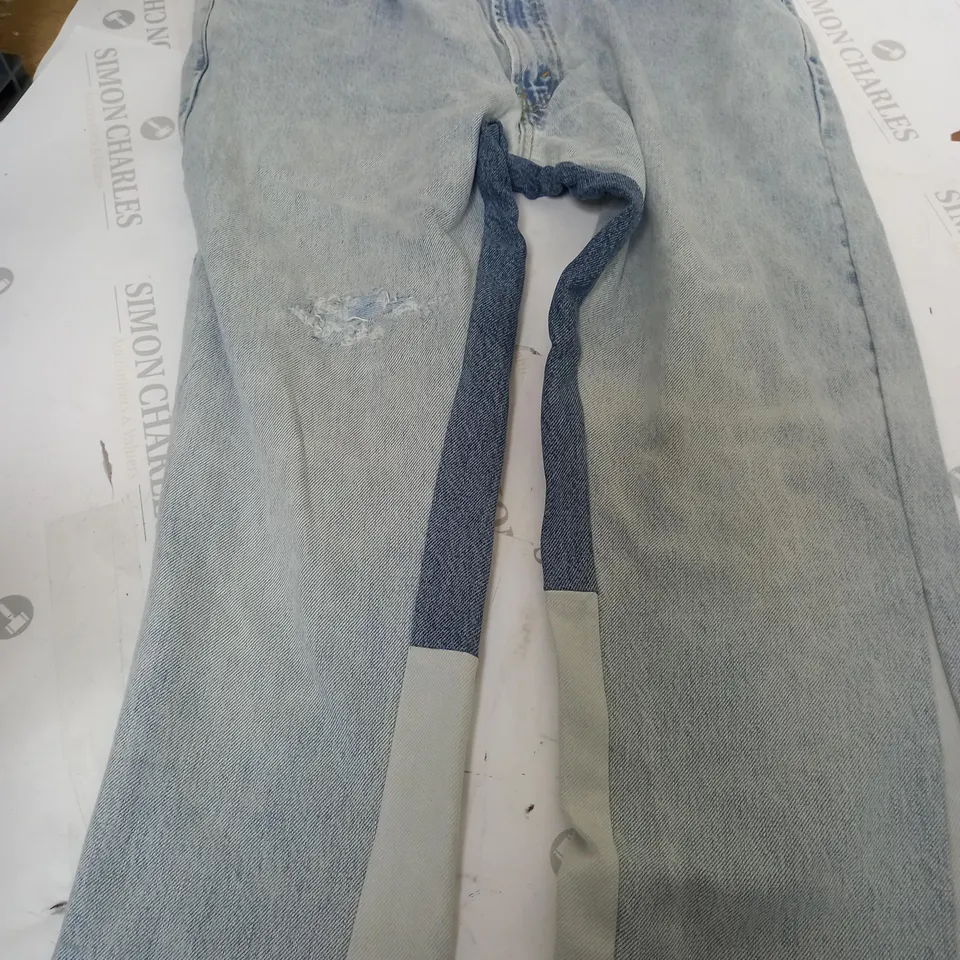 LEVI 505 REGULAR FIT JEANS IN WASHED LIGHT BLUE - W36/L32