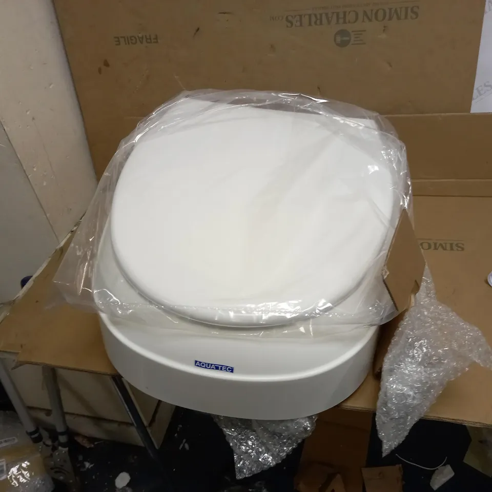AQUATEC 900 TOILET SEAT RAISER 
