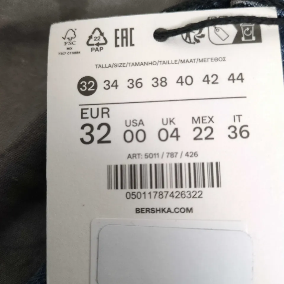 BERSHKA WOMEN'S JEANS – LIGHT WASH DENIM, UK4 (EUR32)