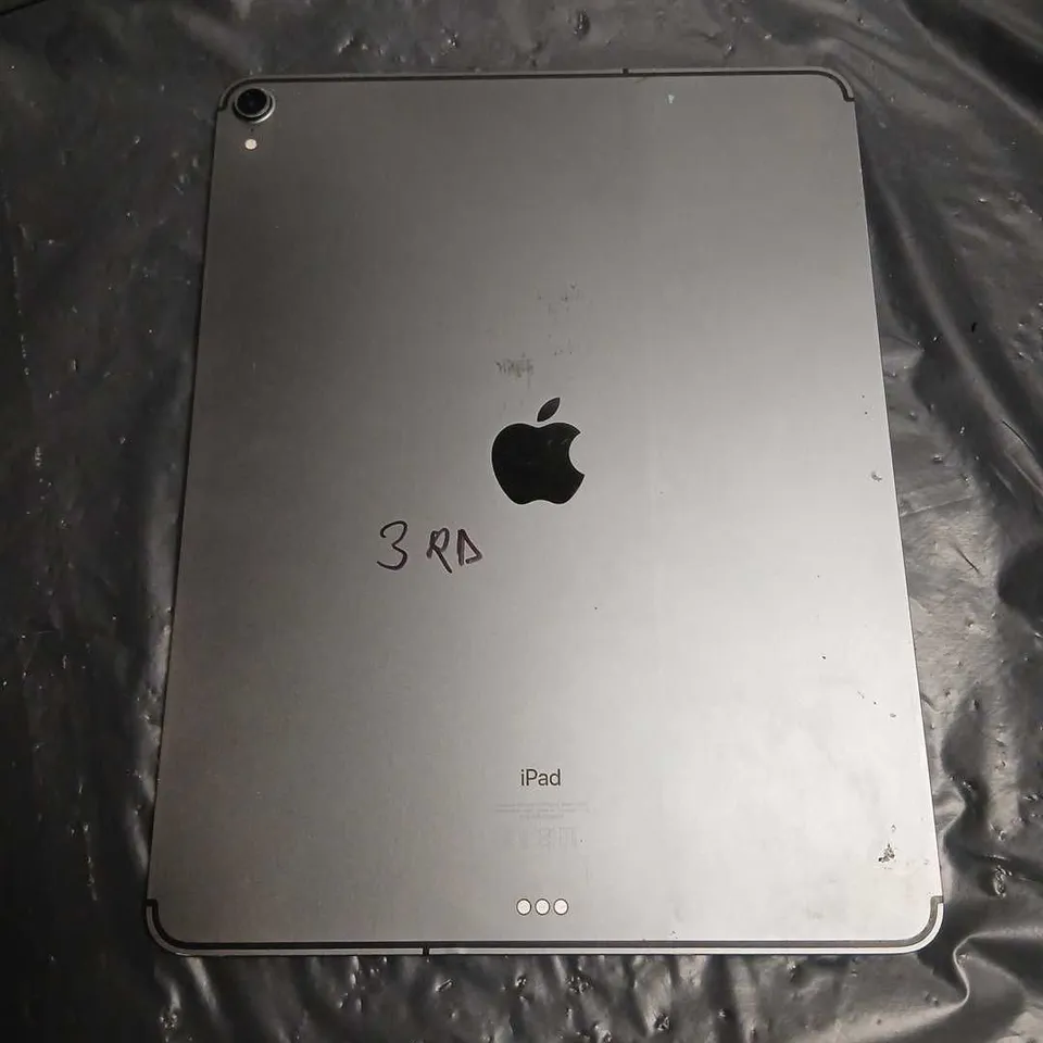 APPLE IPAD TABLET A1895 – SILVER (BACK VIEW)