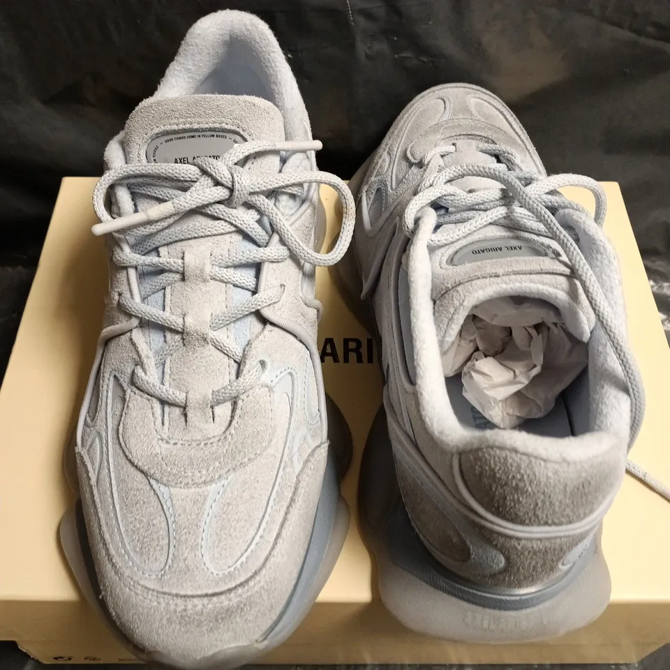 BOXED AXEL ARIGATO ERIS SNEAKERS IN LIGHT BLUE - UK 8