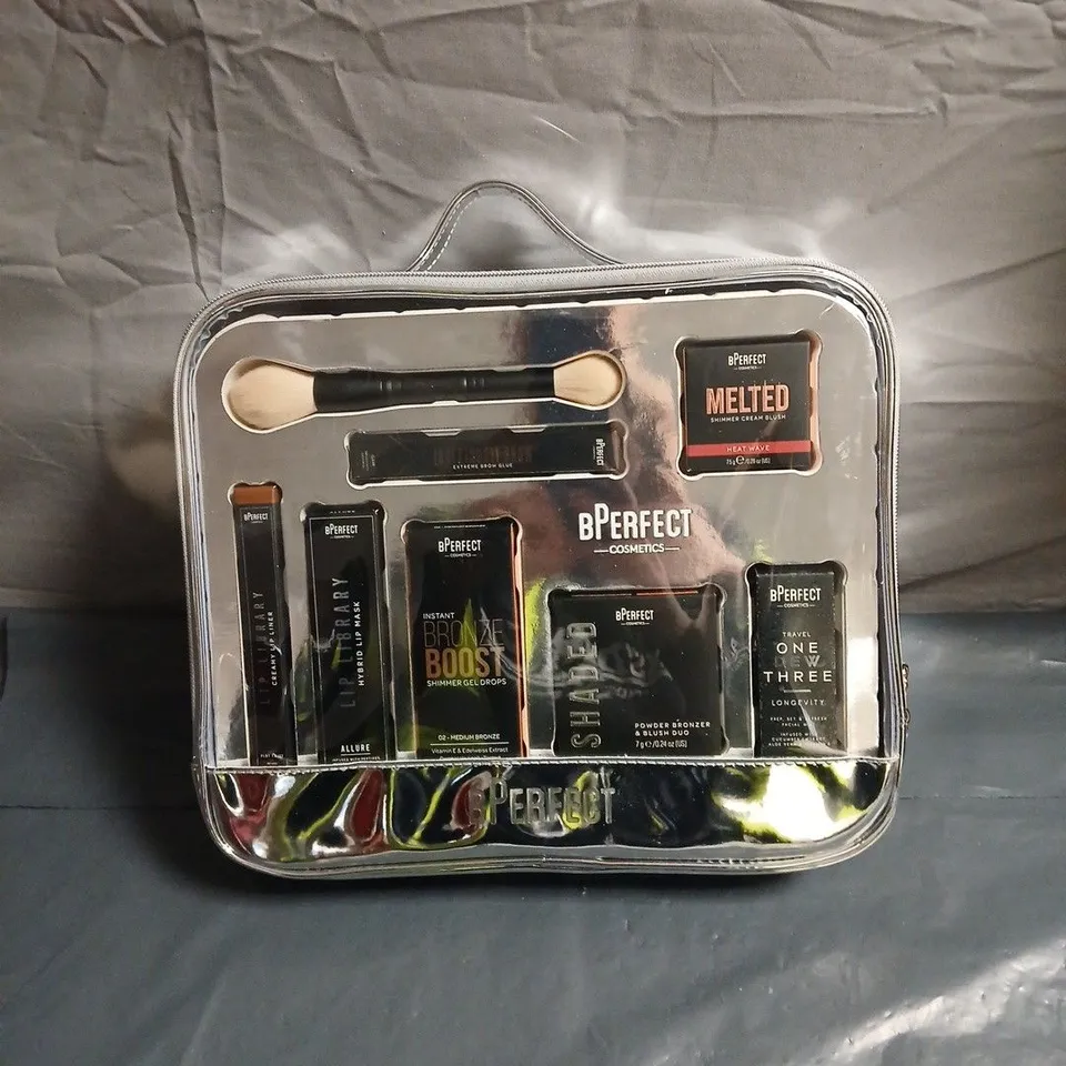 BPERFECT COSMETICS SET IN CARRYING CASE, TO INCLUDE LIP MASK, LIP LINER, BROW GLUE ETC