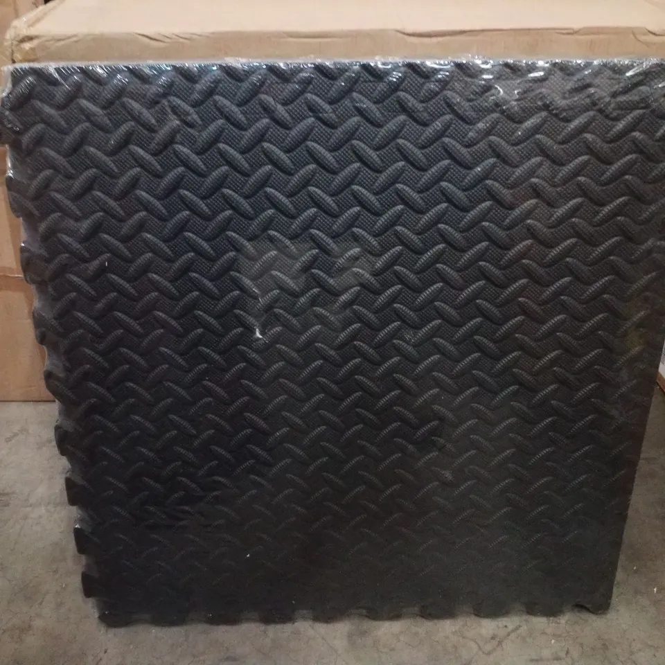 BOX CONTAINING 28 KAYMAN EXERCISE MATS - BLACK 