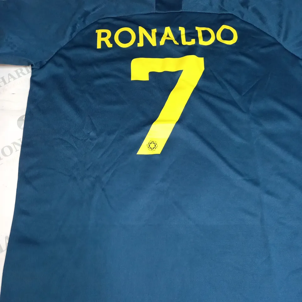 AL NASSR FUL KIT WITH RONALDO 7 ON THE BACK SIZE 26