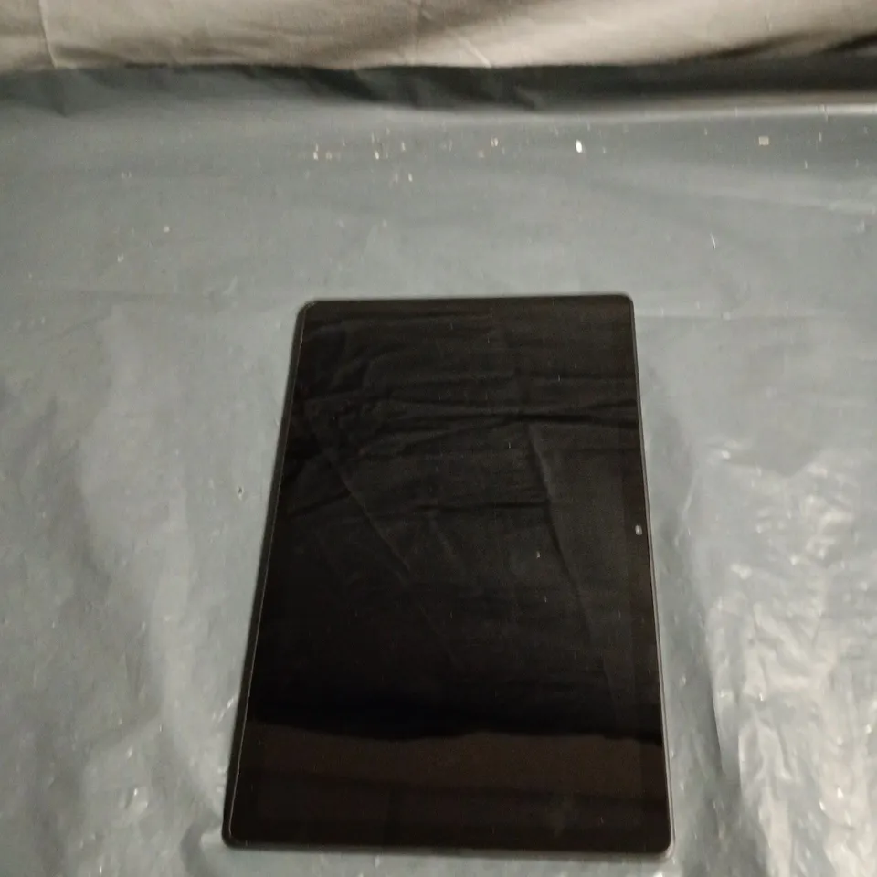 SAMSUNG TABLET – BLACK - SCRATCHED SCREEN