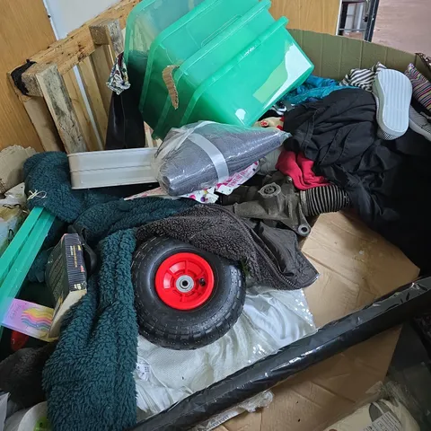PALLET OF APPROX 50 ASSORTED ITEMS TO INCLUDE CLOTHING , BOOKS AND BEDDING