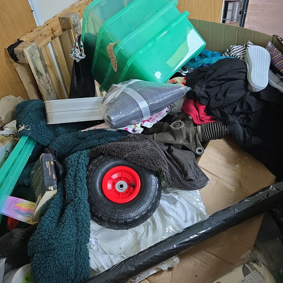 PALLET OF APPROX 50 ASSORTED ITEMS TO INCLUDE CLOTHING , BOOKS AND BEDDING 