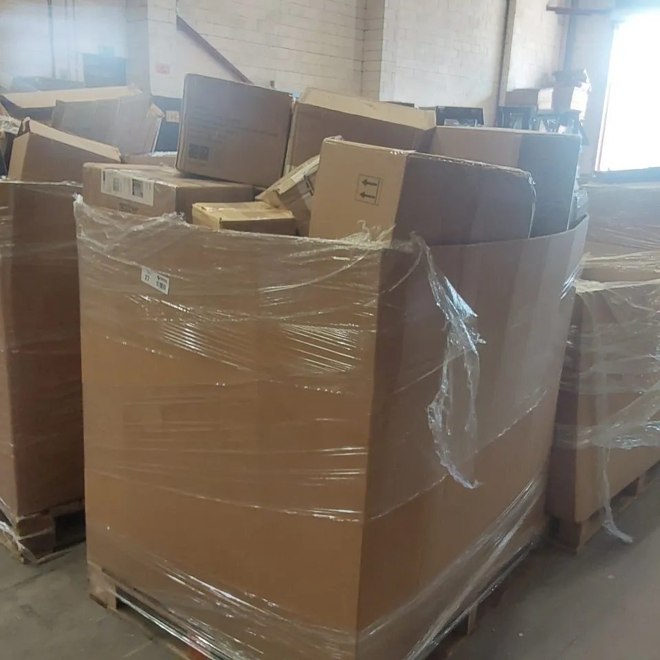 PALLET CONTAINING A VERY LARGE QUANTITY OF ASSORTED DESIGNER LIGHTING PRODUCTS INCLUDING: REMI FLOOR LAMP, CEILING LIGHTS, AUBURN FLOOR LAMP, WALL LIGHT ECT