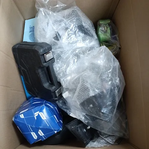 BOX OF ASSORTED CAR ITEMS TO INCLUDE TOOLS - AIR FILTER - RATCHET STRAP