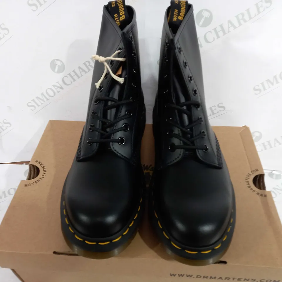 BOXED PAIR OF DR MARTENS AIRWAIR LACE UP RAISED BOOTS - BLACK - UK 6