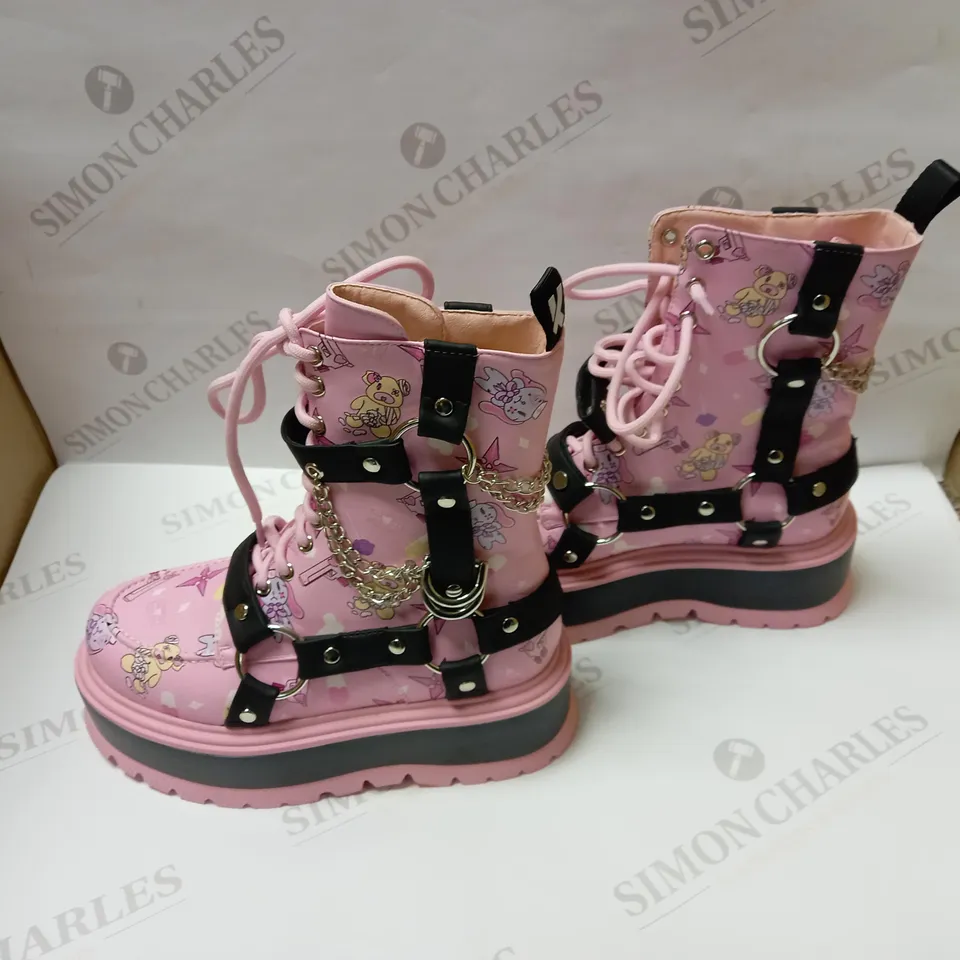 DESIGNER KOI VEGAN YAMI BLACK AND PINK LACE UP BOOTS SIZE 4