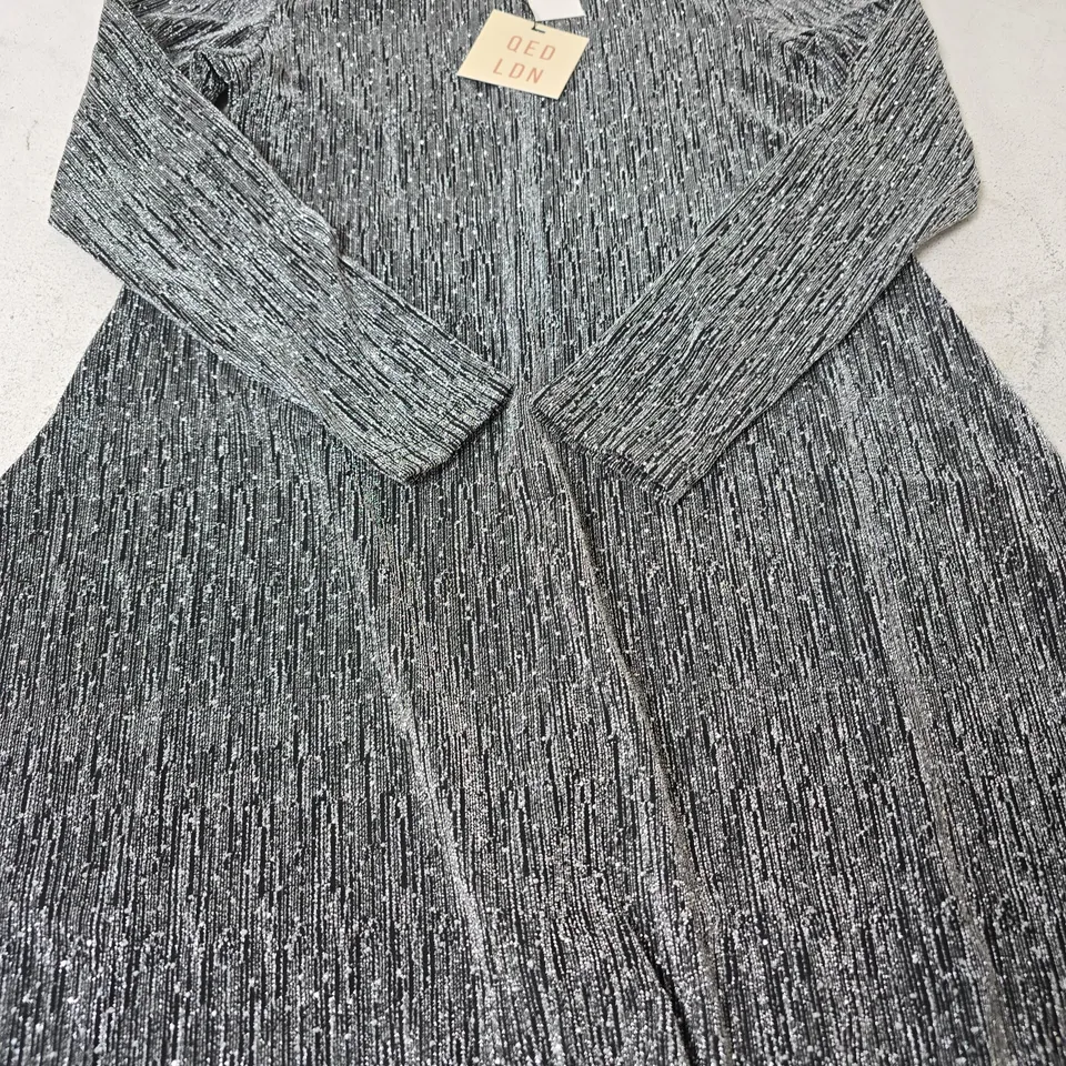 QED LONDON CREW NECK LONG SLEEVE SPARKLY DRESS, SILVER/BLACK - SIZE S