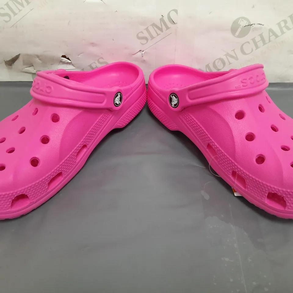 PAIR OF CROCS BAYA CLOGS IN PINK UK SIZE M3/W4