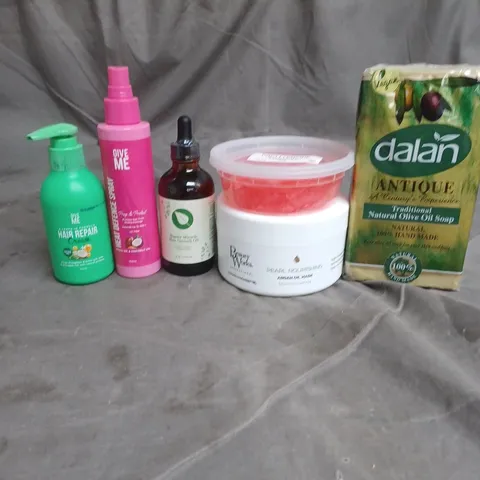 APPROXIMATELY 20 HEALTH AND BEAUTY PRODUTS TO INCLUDE GIVE ME HAIR CREAM, OLIVE OIL SOAP AND BEAUTY WORKS ARGAN OIL HAIR MASK