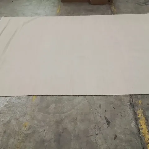 QUALITY DESIGNER AREA RUG // APPROX SIZE: 200 X 300 cm